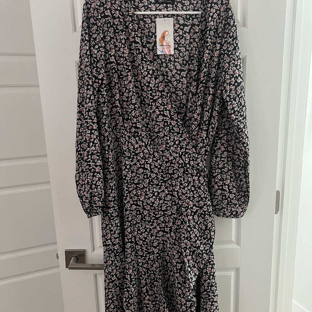 NWT Pretty Garden Wrap Dress - L
